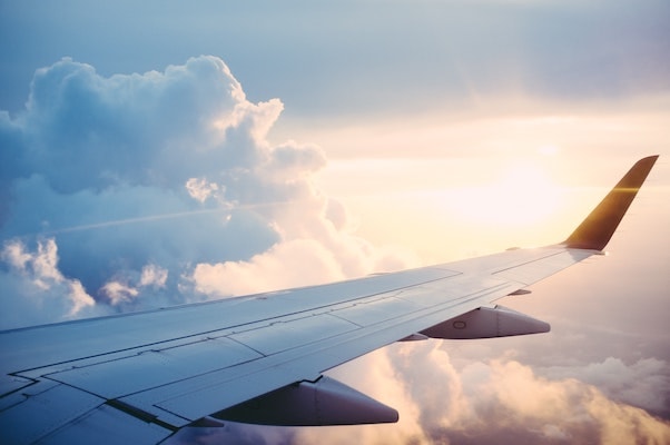 Image of an airplane wing 